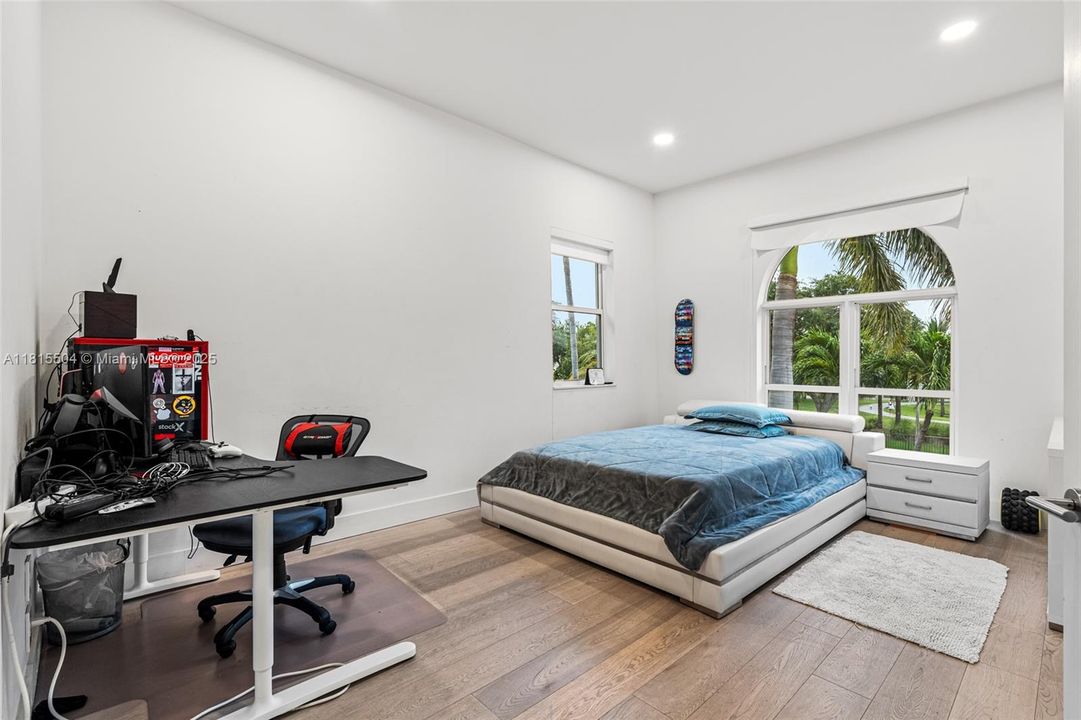 For Sale: $5,850,000 (6 beds, 6 baths, 4868 Square Feet)