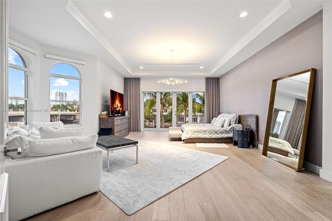 For Sale: $5,850,000 (6 beds, 6 baths, 4868 Square Feet)