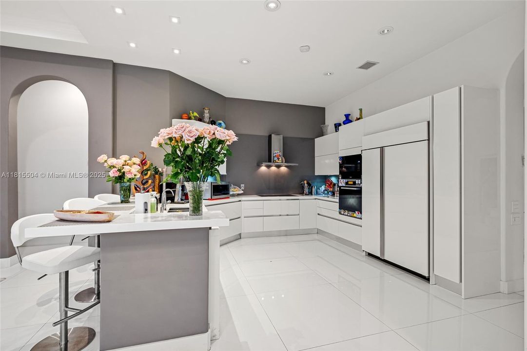 For Sale: $5,850,000 (6 beds, 6 baths, 4868 Square Feet)