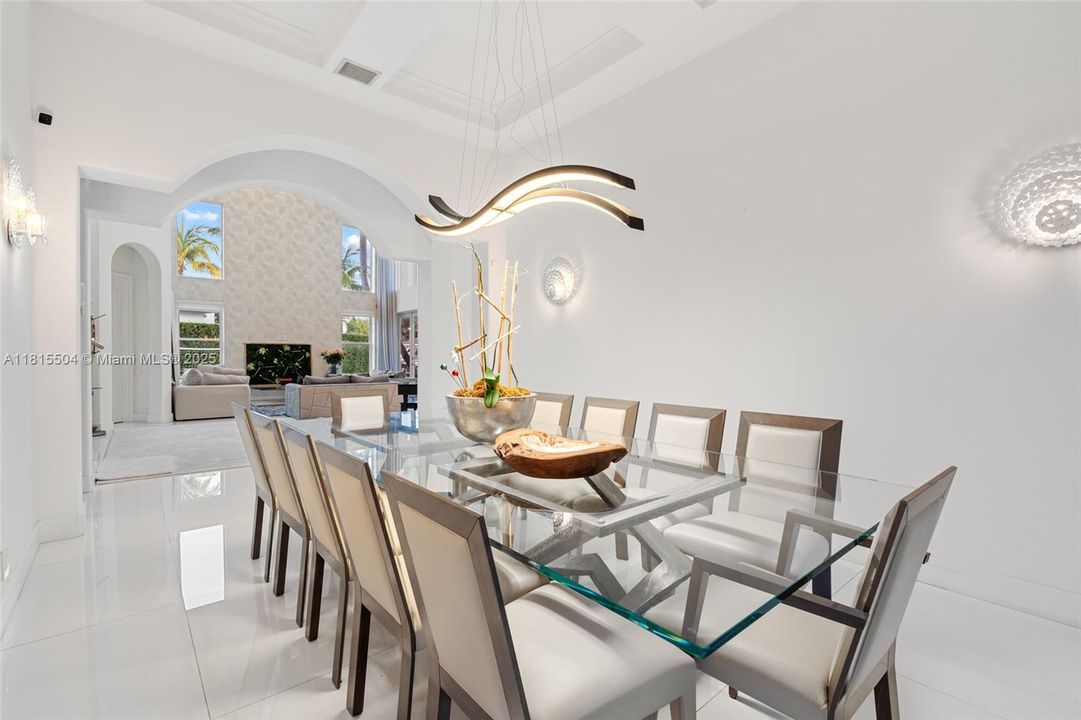 For Sale: $5,850,000 (6 beds, 6 baths, 4868 Square Feet)