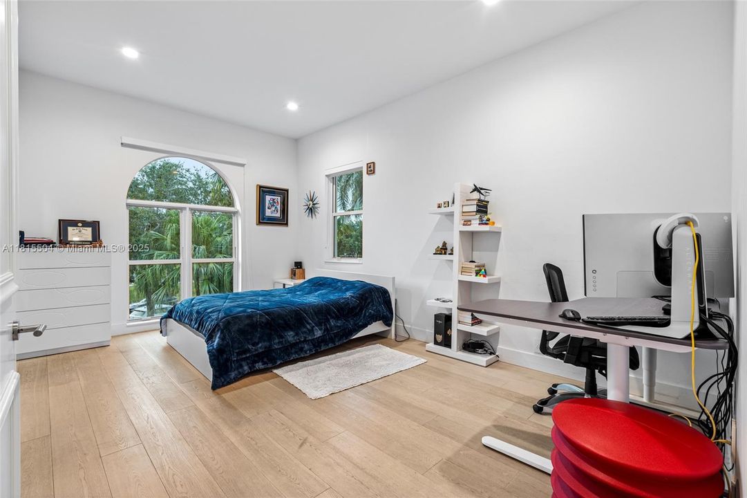 For Sale: $5,850,000 (6 beds, 6 baths, 4868 Square Feet)