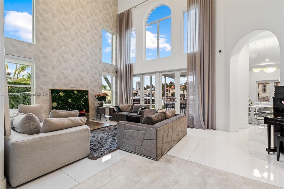 For Sale: $5,850,000 (6 beds, 6 baths, 4868 Square Feet)