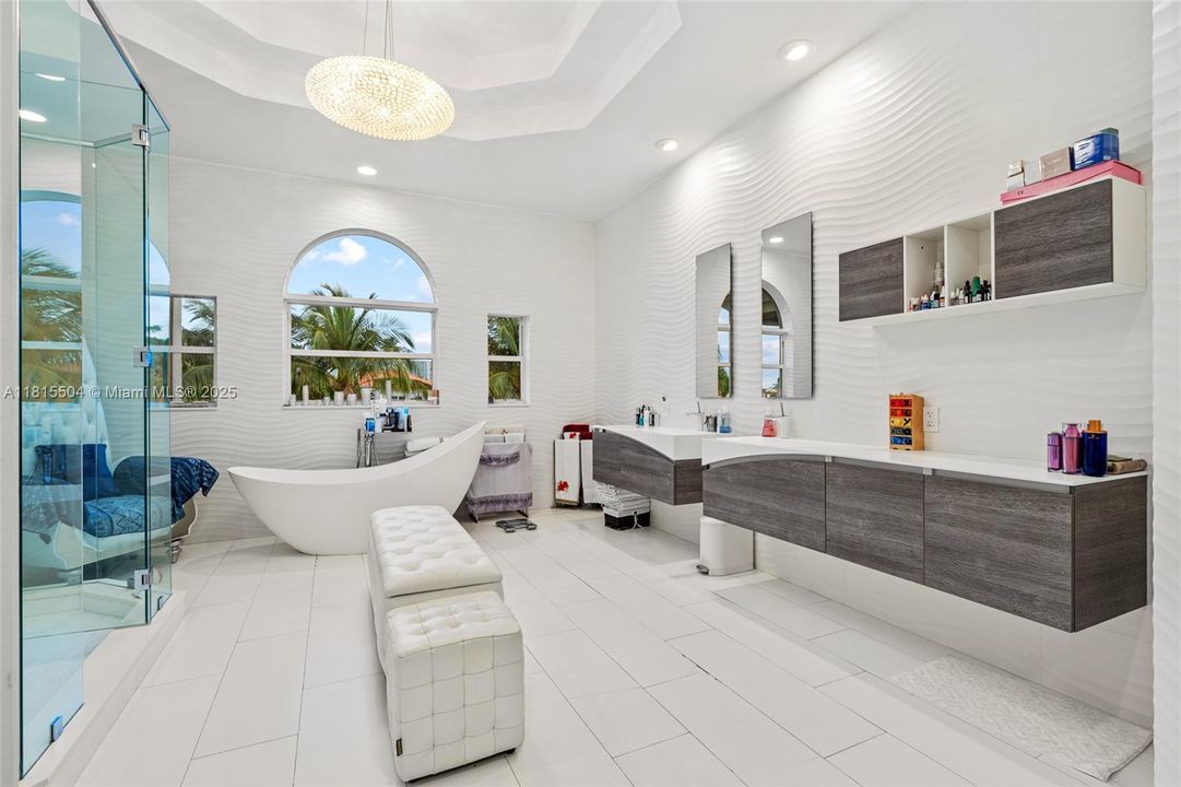 For Sale: $5,850,000 (6 beds, 6 baths, 4868 Square Feet)