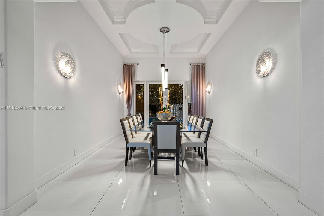 For Sale: $5,850,000 (6 beds, 6 baths, 4868 Square Feet)