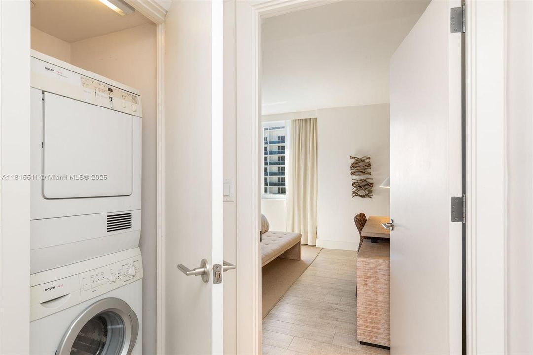 合同活跃: $14,000 (1 贝兹, 1 浴室, 866 平方英尺)