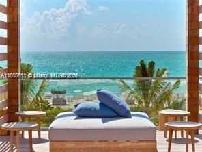 合同活跃: $14,000 (1 贝兹, 1 浴室, 866 平方英尺)