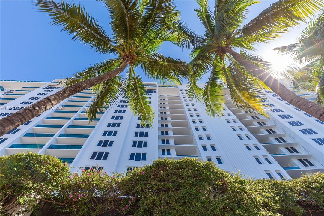 合同活跃: $14,000 (1 贝兹, 1 浴室, 866 平方英尺)