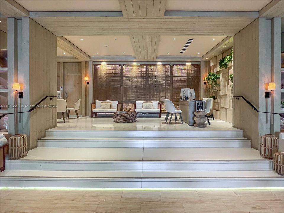 合同活跃: $14,000 (1 贝兹, 1 浴室, 866 平方英尺)