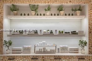 合同活跃: $14,000 (1 贝兹, 1 浴室, 866 平方英尺)