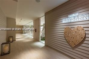 合同活跃: $14,000 (1 贝兹, 1 浴室, 866 平方英尺)