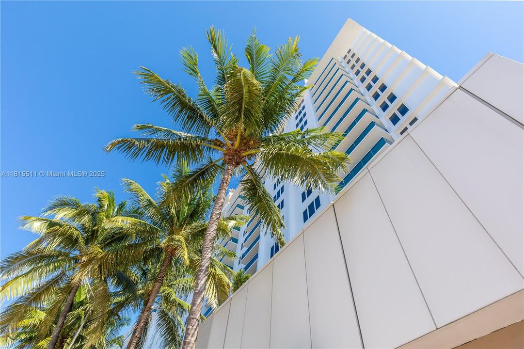 合同活跃: $14,000 (1 贝兹, 1 浴室, 866 平方英尺)