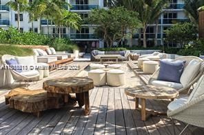 合同活跃: $14,000 (1 贝兹, 1 浴室, 866 平方英尺)