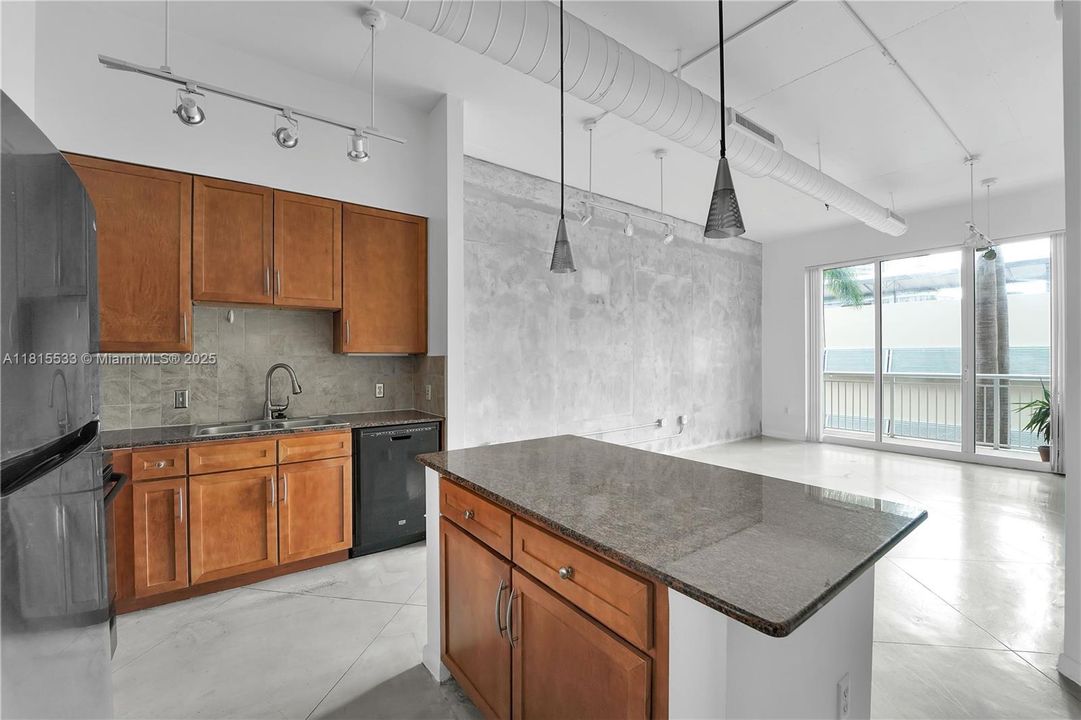 На продажу: $369,000 (1 спален, 1 ванн, 723 Квадратных фут)