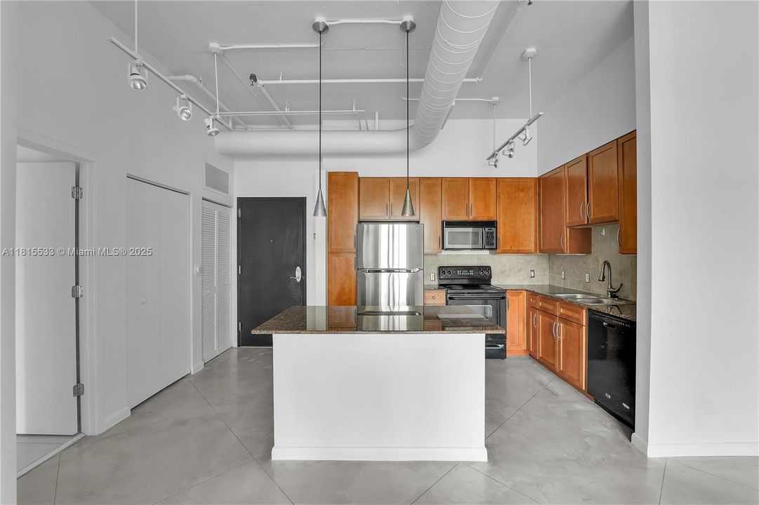 На продажу: $369,000 (1 спален, 1 ванн, 723 Квадратных фут)