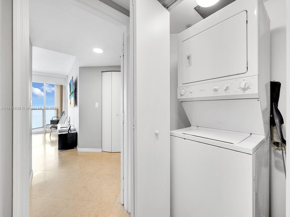 For Sale: $1,200,000 (3 beds, 2 baths, 1637 Square Feet)