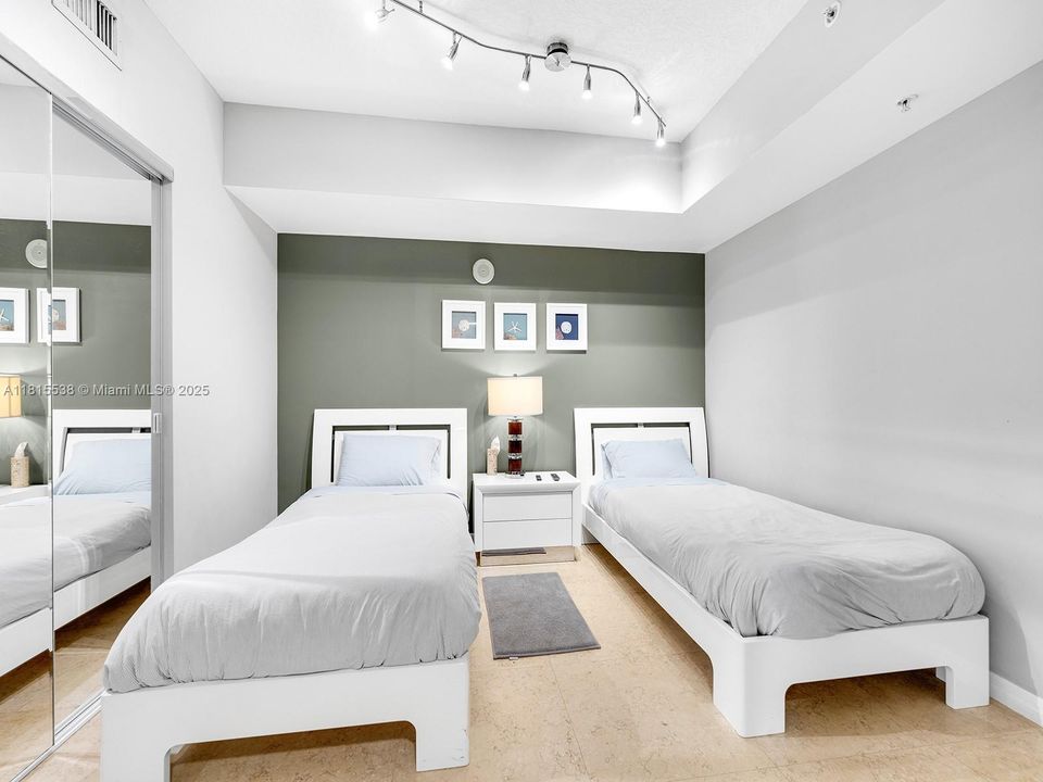 For Sale: $1,200,000 (3 beds, 2 baths, 1637 Square Feet)