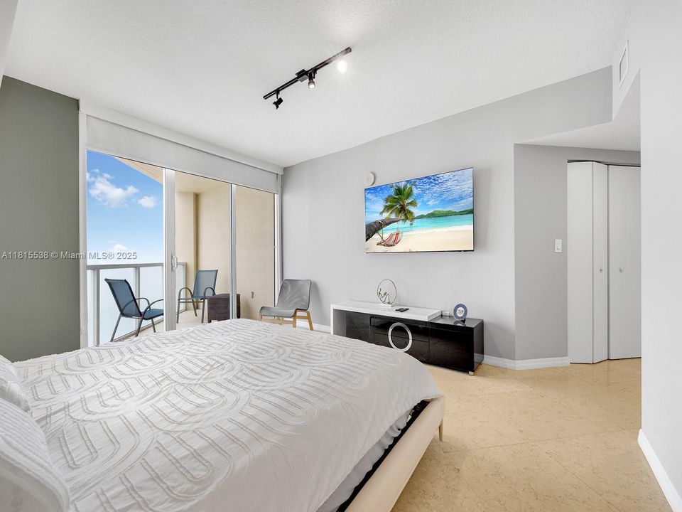 For Sale: $1,200,000 (3 beds, 2 baths, 1637 Square Feet)