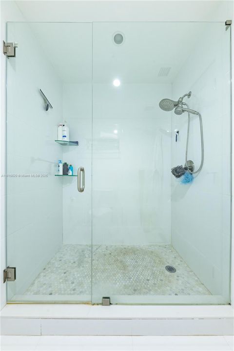 En Venta: $539,000 (2 camas, 2 baños, 1956 Pies cuadrados)