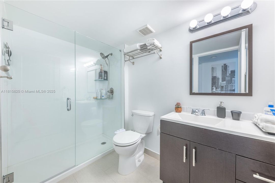 En Venta: $539,000 (2 camas, 2 baños, 1956 Pies cuadrados)