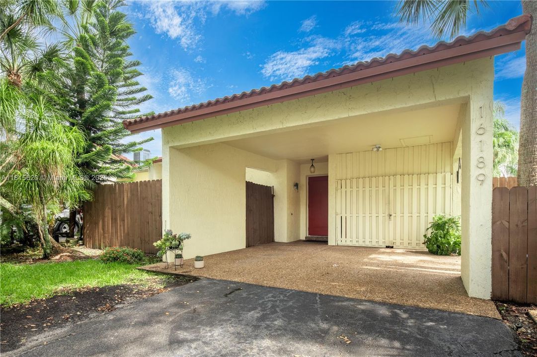 En Venta: $539,000 (2 camas, 2 baños, 1956 Pies cuadrados)