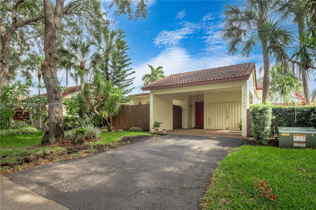 En Venta: $539,000 (2 camas, 2 baños, 1956 Pies cuadrados)