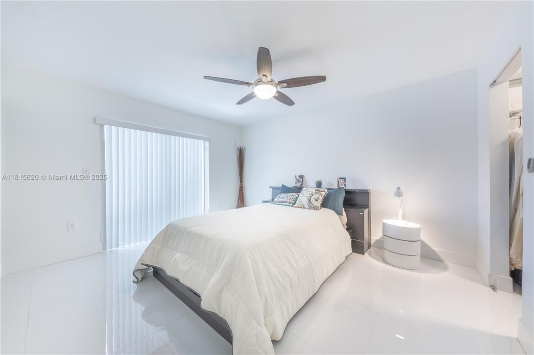 En Venta: $539,000 (2 camas, 2 baños, 1956 Pies cuadrados)