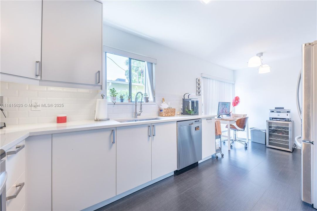 En Venta: $539,000 (2 camas, 2 baños, 1956 Pies cuadrados)