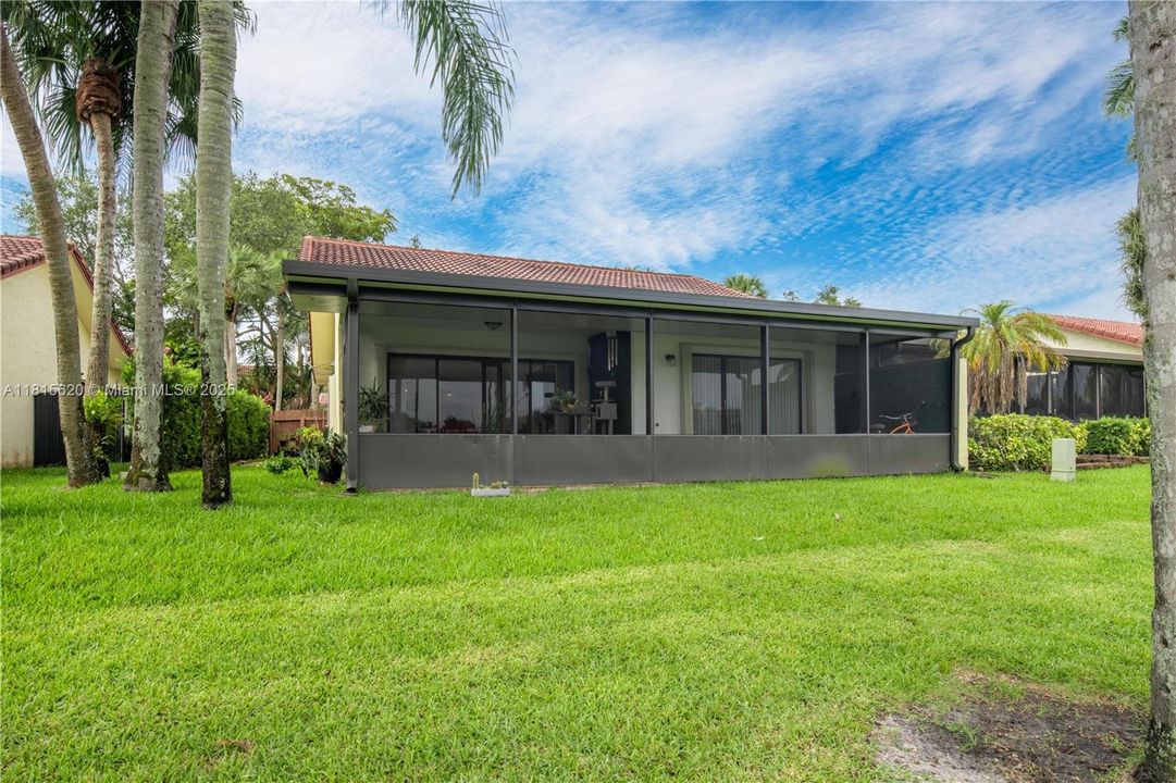 En Venta: $539,000 (2 camas, 2 baños, 1956 Pies cuadrados)