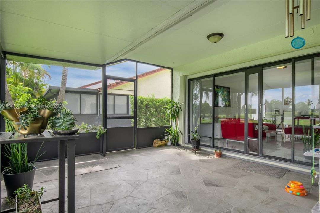 En Venta: $539,000 (2 camas, 2 baños, 1956 Pies cuadrados)