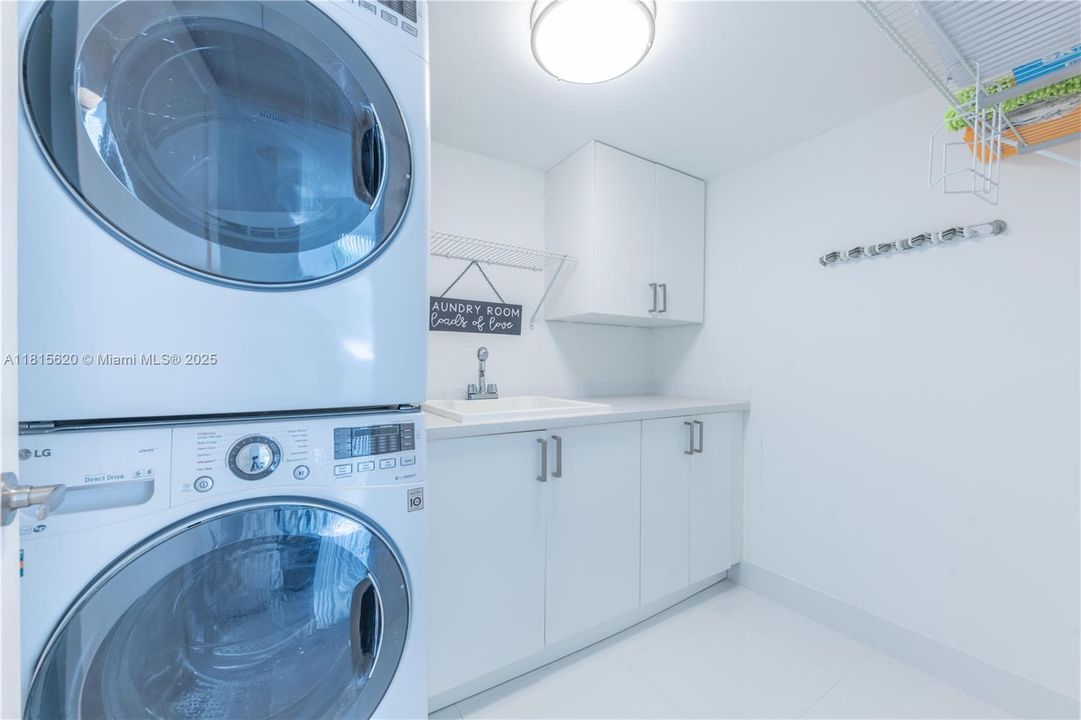 En Venta: $539,000 (2 camas, 2 baños, 1956 Pies cuadrados)