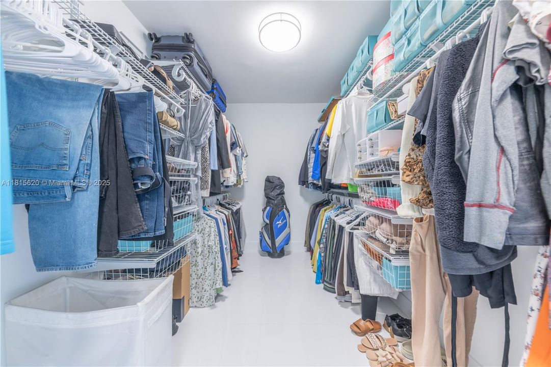 En Venta: $539,000 (2 camas, 2 baños, 1956 Pies cuadrados)