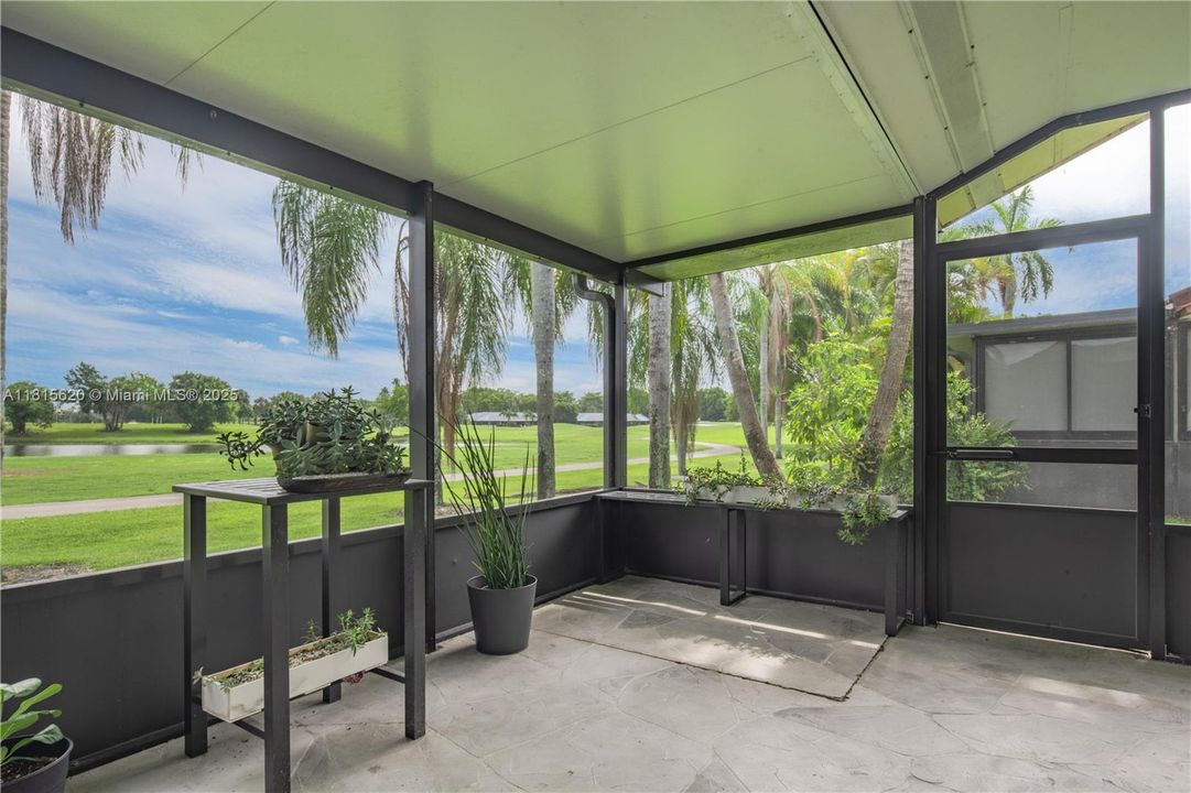 En Venta: $539,000 (2 camas, 2 baños, 1956 Pies cuadrados)