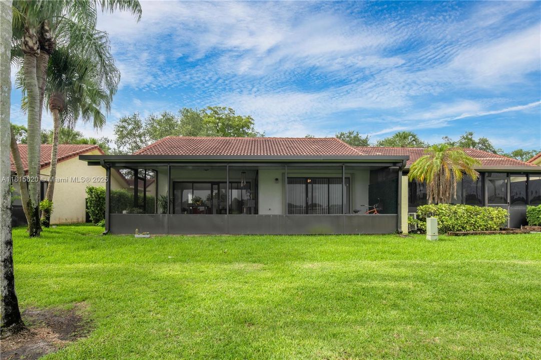 En Venta: $539,000 (2 camas, 2 baños, 1956 Pies cuadrados)