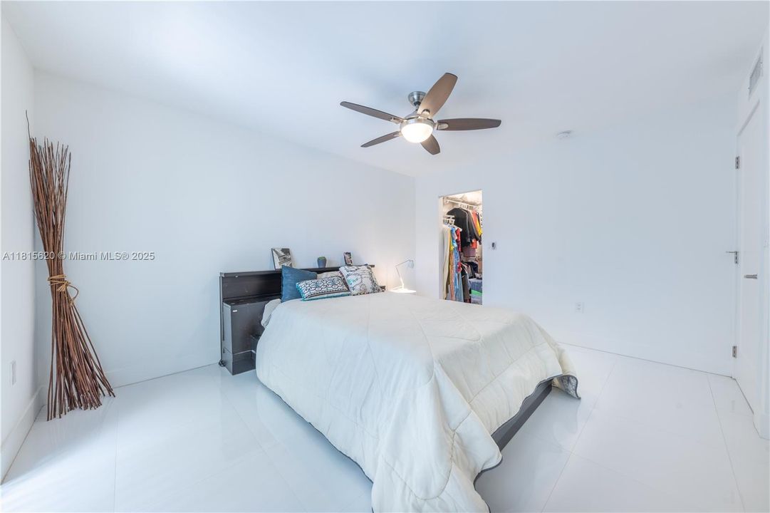 En Venta: $539,000 (2 camas, 2 baños, 1956 Pies cuadrados)