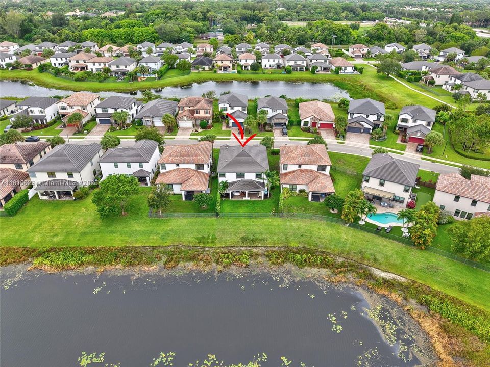 Vendido Recientemente: $799,900 (4 camas, 4 baños, 3584 Pies cuadrados)