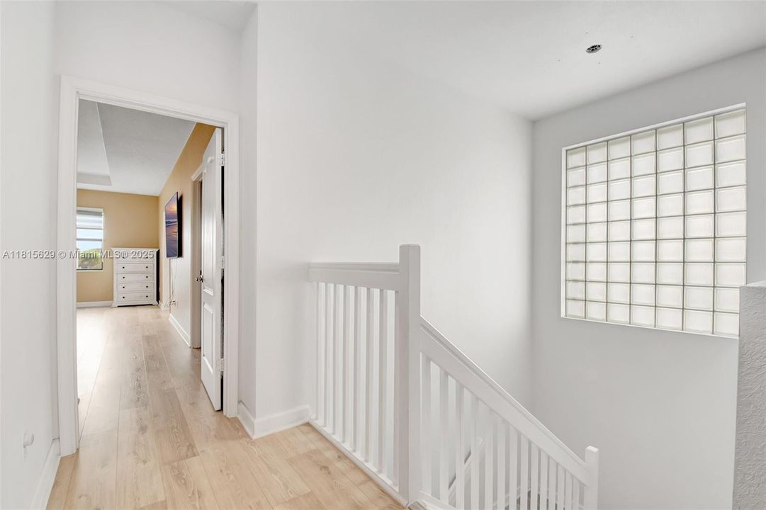 Vendido Recientemente: $799,900 (4 camas, 4 baños, 3584 Pies cuadrados)