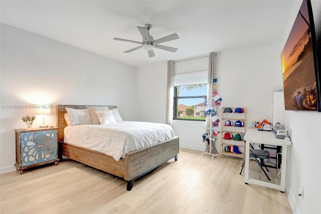 Vendido Recientemente: $799,900 (4 camas, 4 baños, 3584 Pies cuadrados)