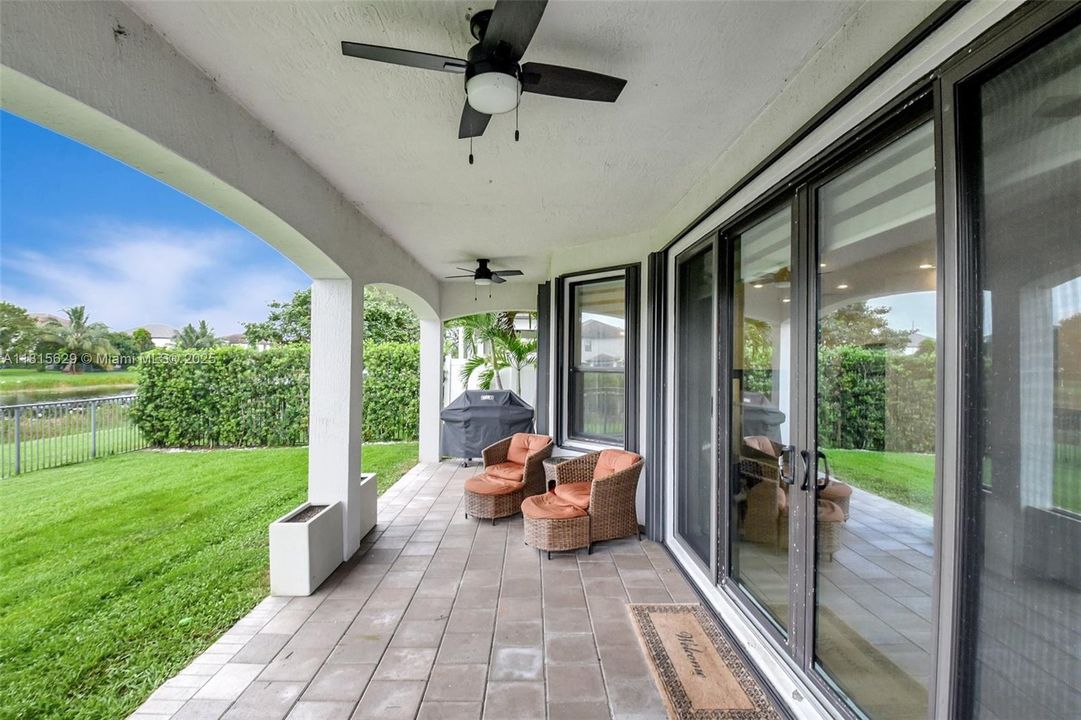 Vendido Recientemente: $799,900 (4 camas, 4 baños, 3584 Pies cuadrados)