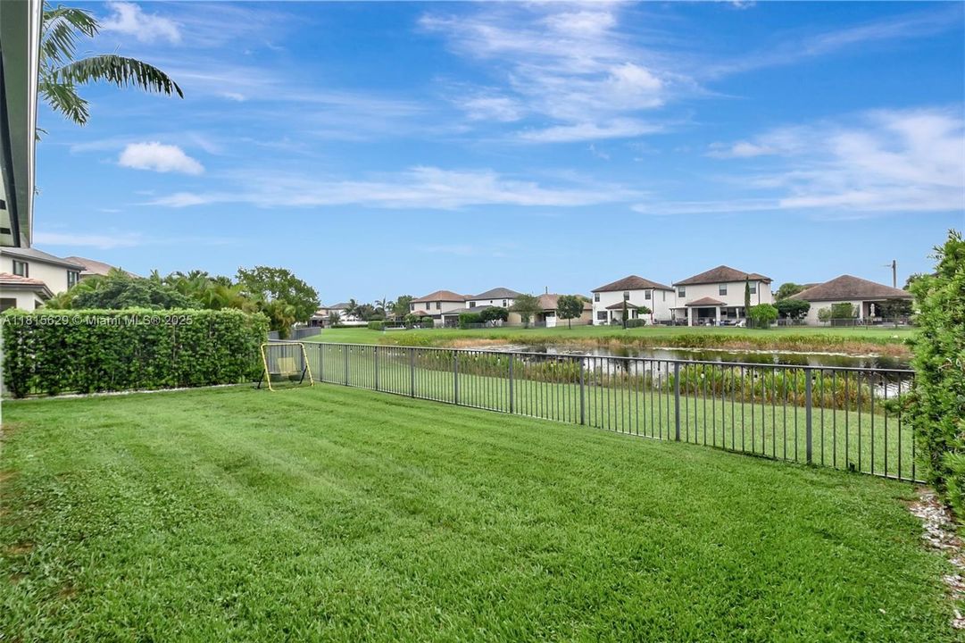 Vendido Recientemente: $799,900 (4 camas, 4 baños, 3584 Pies cuadrados)