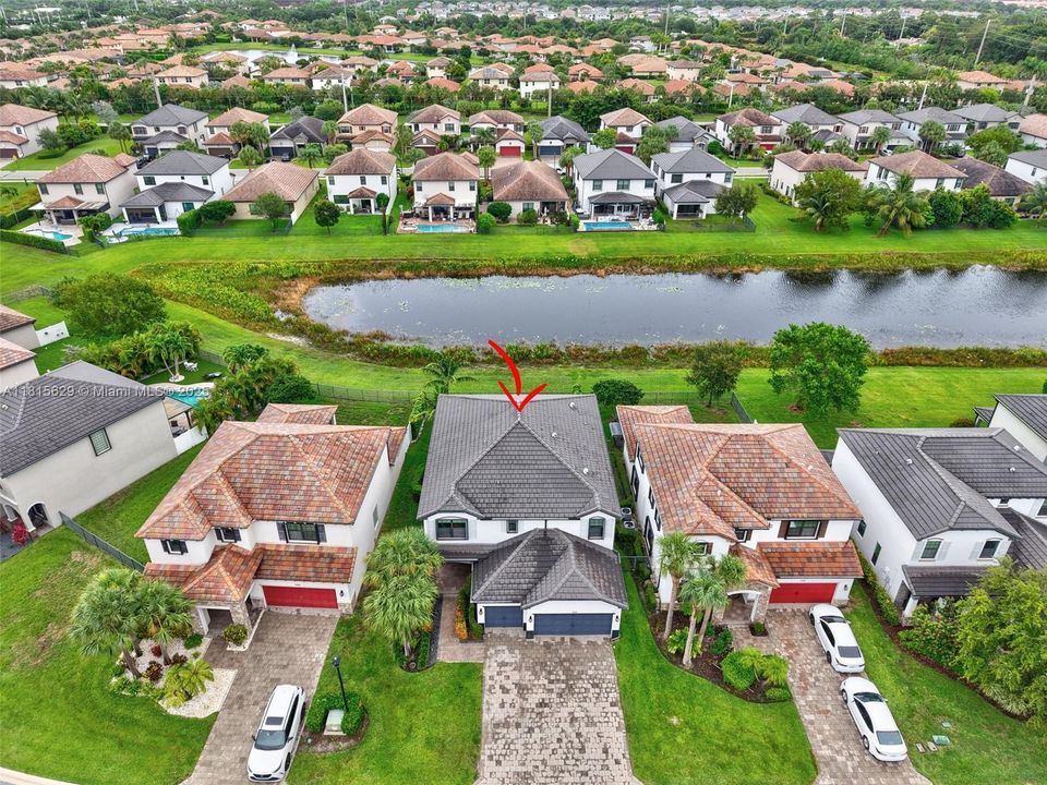 Vendido Recientemente: $799,900 (4 camas, 4 baños, 3584 Pies cuadrados)