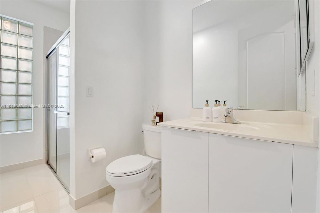 Vendido Recientemente: $799,900 (4 camas, 4 baños, 3584 Pies cuadrados)