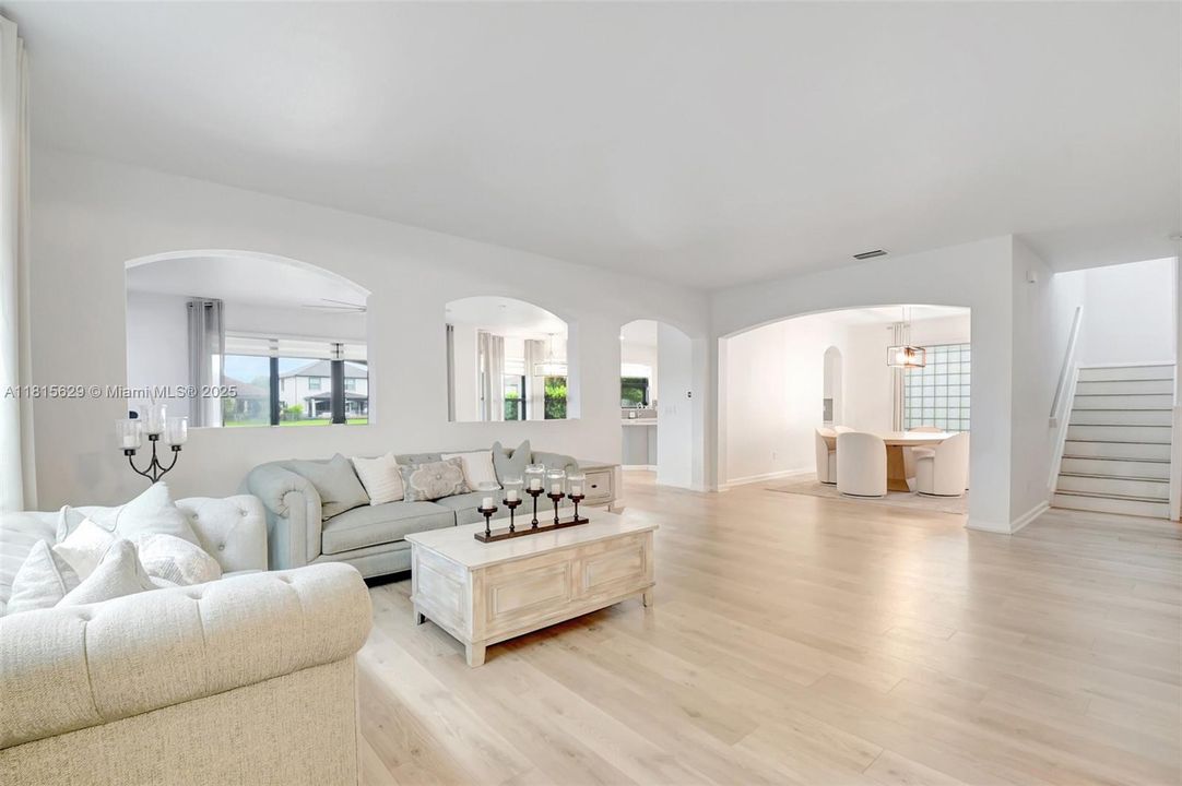 Vendido Recientemente: $799,900 (4 camas, 4 baños, 3584 Pies cuadrados)