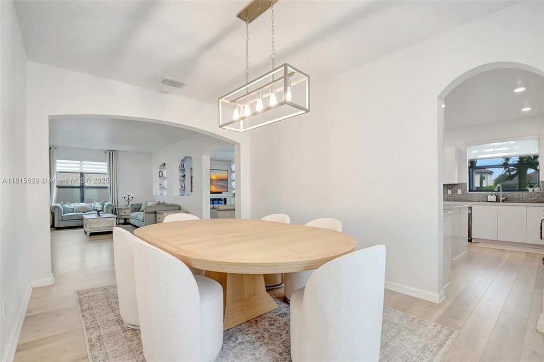 Vendido Recientemente: $799,900 (4 camas, 4 baños, 3584 Pies cuadrados)