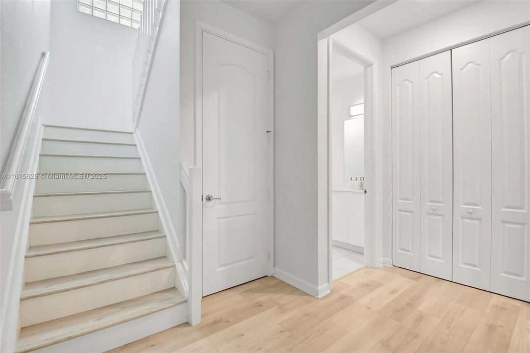 Vendido Recientemente: $799,900 (4 camas, 4 baños, 3584 Pies cuadrados)