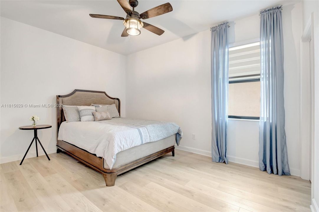 Vendido Recientemente: $799,900 (4 camas, 4 baños, 3584 Pies cuadrados)