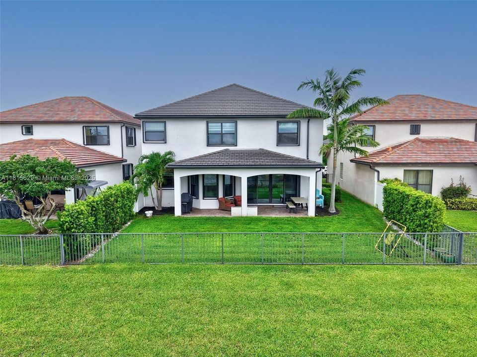 Vendido Recientemente: $799,900 (4 camas, 4 baños, 3584 Pies cuadrados)