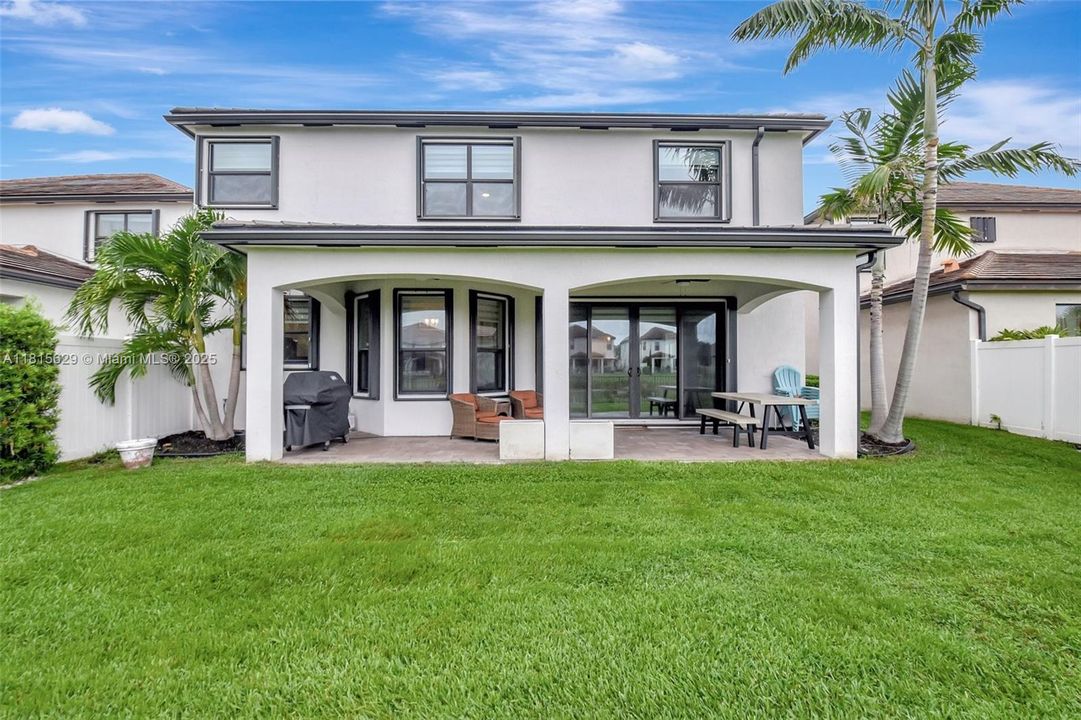 Vendido Recientemente: $799,900 (4 camas, 4 baños, 3584 Pies cuadrados)