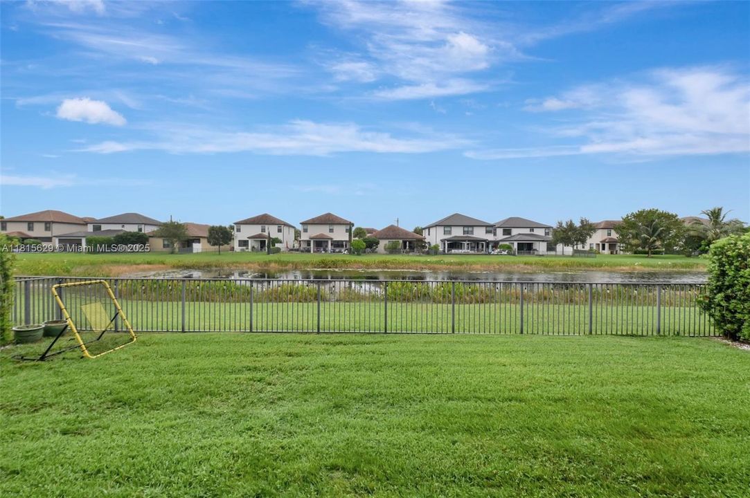 Vendido Recientemente: $799,900 (4 camas, 4 baños, 3584 Pies cuadrados)