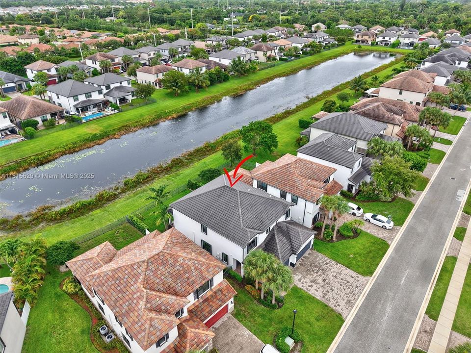 Vendido Recientemente: $799,900 (4 camas, 4 baños, 3584 Pies cuadrados)