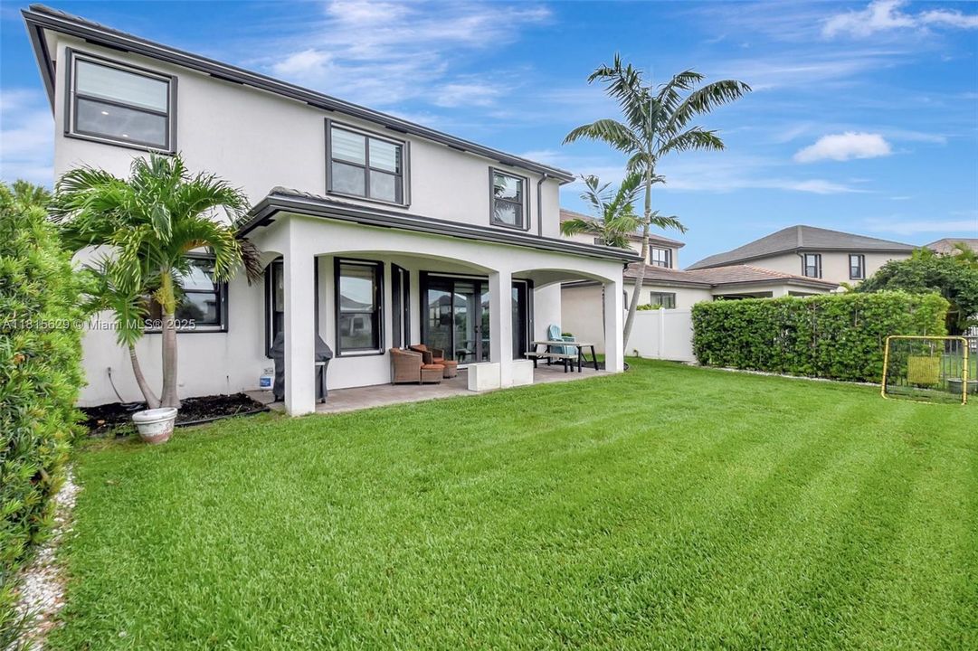 Vendido Recientemente: $799,900 (4 camas, 4 baños, 3584 Pies cuadrados)